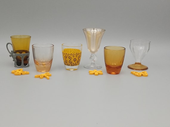 Set of 6 mismatched vintage amber-yellow liquor GLASSES to give a modern touch to your table!