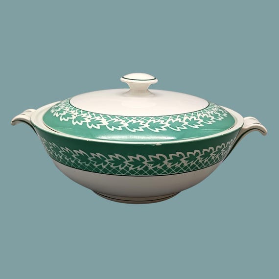 Porcelain SOUP TUREEN from Grands Etablissements Céramiques in Saint-Amand les eaux, KIFO motif, vintage green and white leaf decor