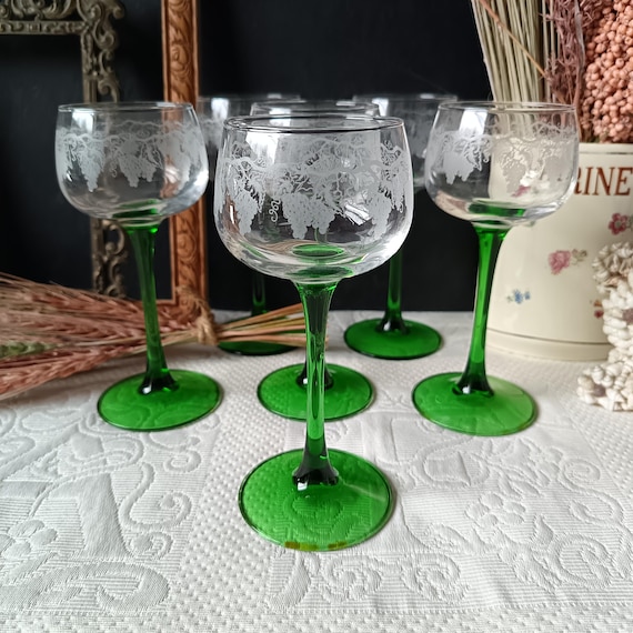 White wine glasses with emerald green stem and vine pattern