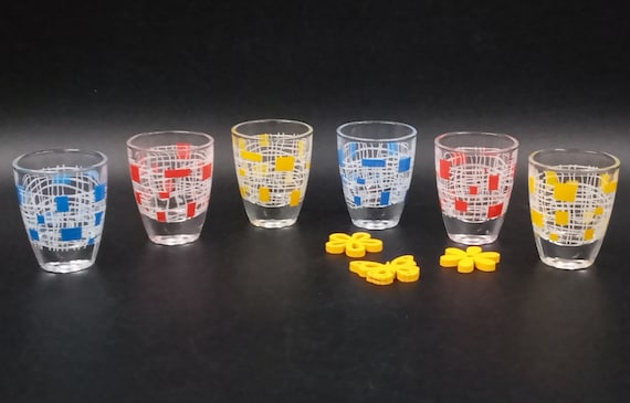 6 Vintage French liqueur glasses with geometric patterns