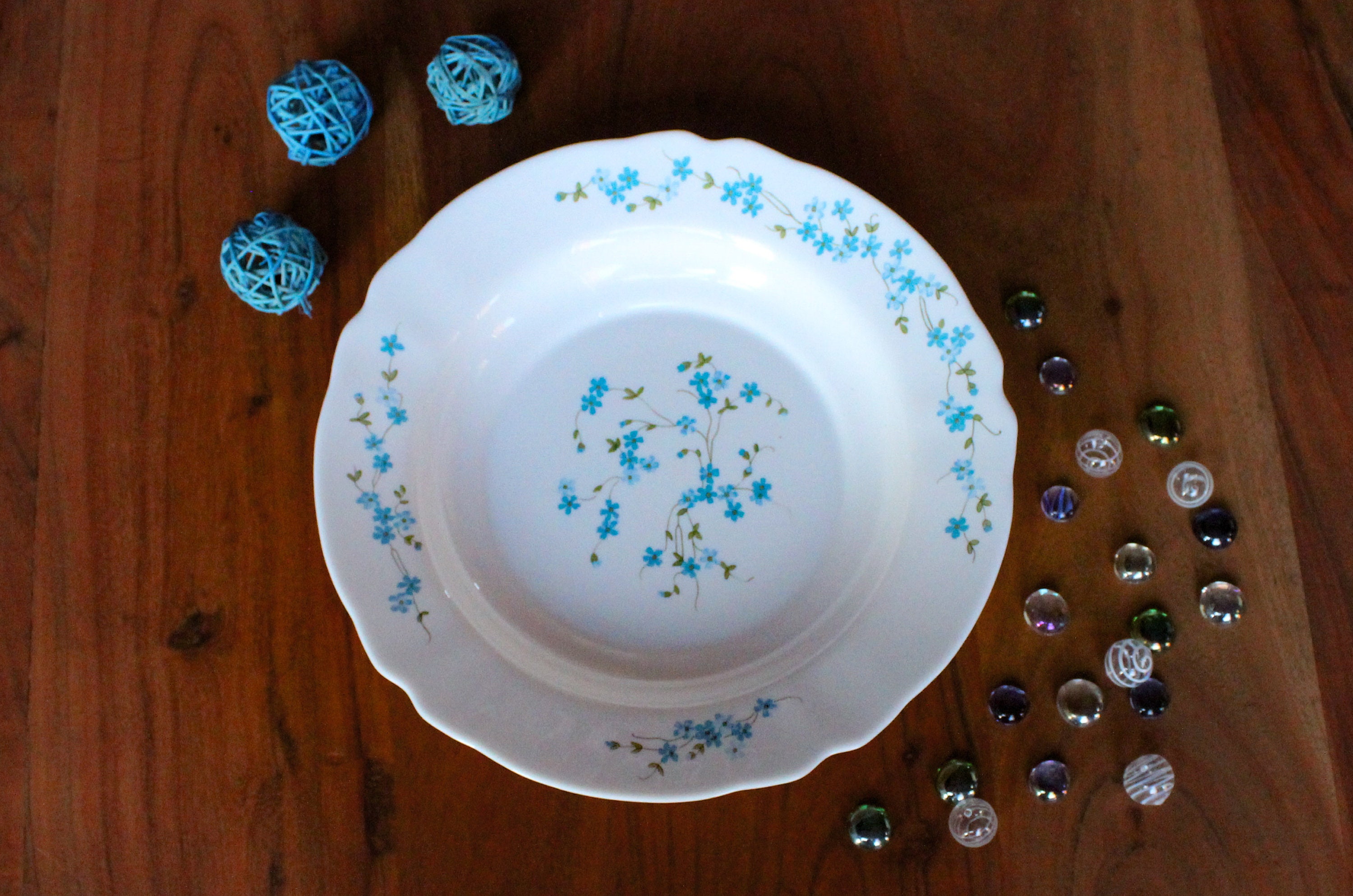 Plat de Service en Arcopal Motif Fleurs Bleues Myosotis Veronica Vintage Ré-Édition