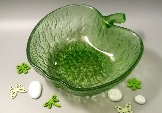 Vintage green glass salad bowl in the shape of an apple, Kitchen decoration, Apple decoration, Old bowl made in France