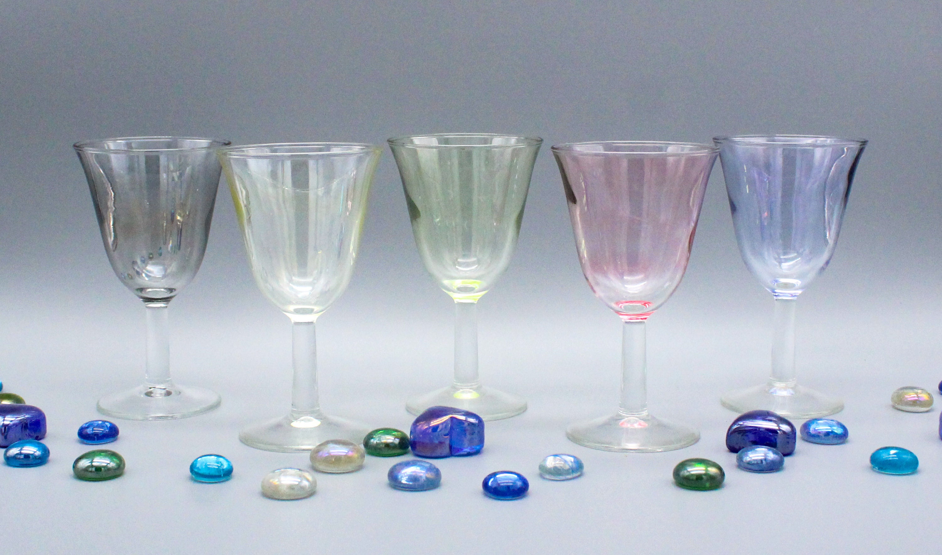 5 Élégants Verres à Pied Multicolores Vintage