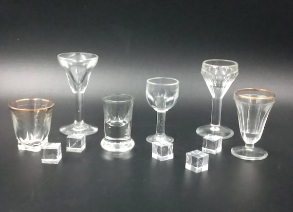 Set of 6 mismatched vintage liqueur glasses to give a modern touch to your table! (06)