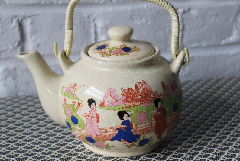 ASIAN style THEE with geisha temple landscape pattern vintage sandstone