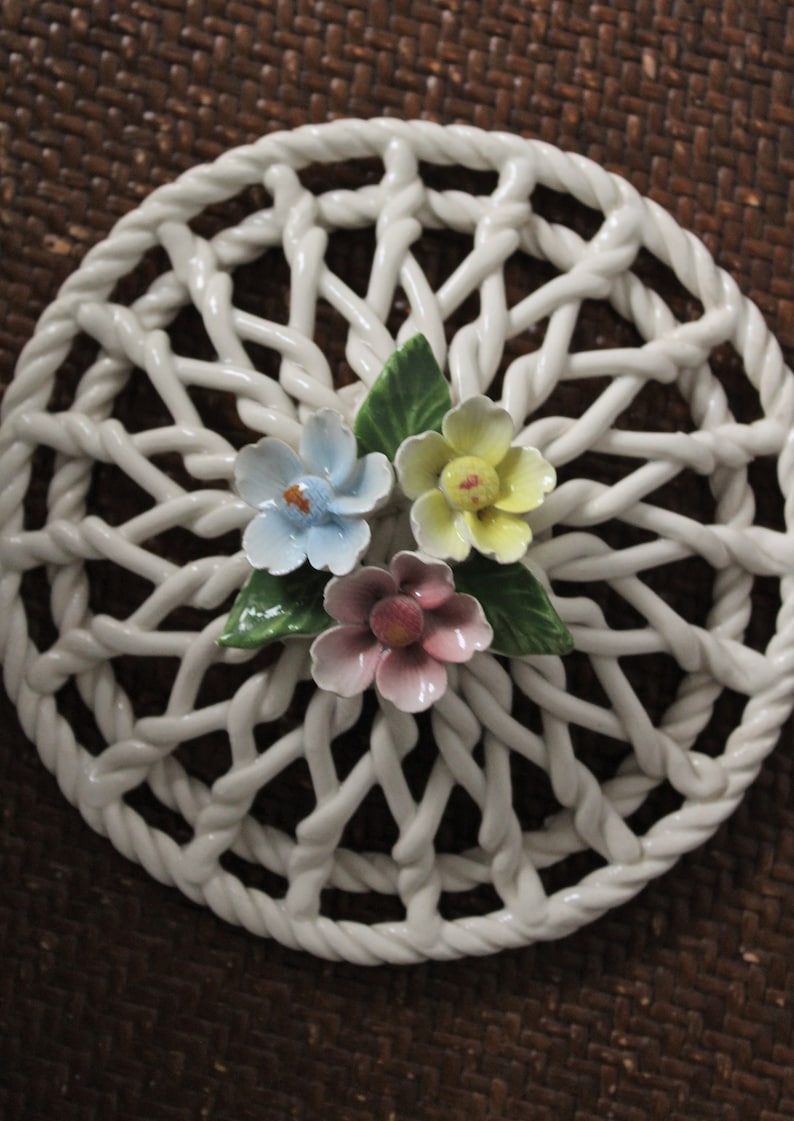 Woven porcelain pot with lid, vintage potpourri pot image 3
