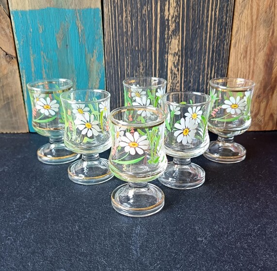 6 liqueur glasses, vintage flower decor
