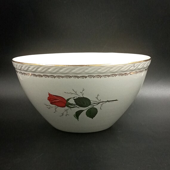SALAD DISH in porcelain red rose pattern, Faïencerie de Saint-Amand, vintage “La rose” model