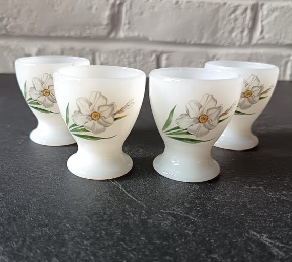 4 Antique French Vintage Egg Cups in Opaline Milk Glass by Arcopal, 1960