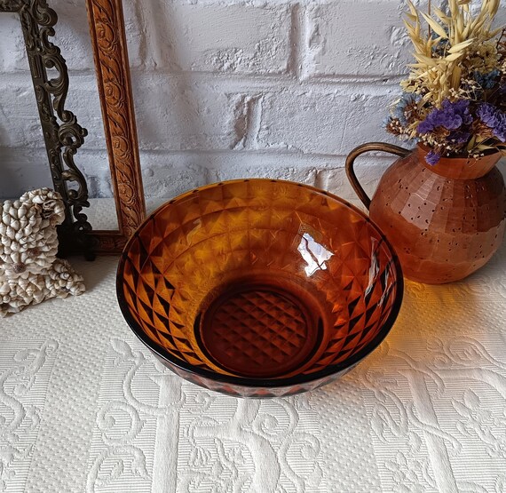 Amber glass salad bowl with diamond pattern