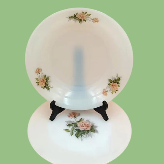 Arcopal SALAD DISH in Opaline Pink Rose Pattern, 1960s, Arcopal Kitchen