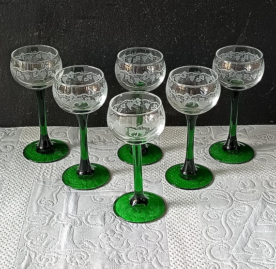 White wine glasses with emerald green stem and vine pattern