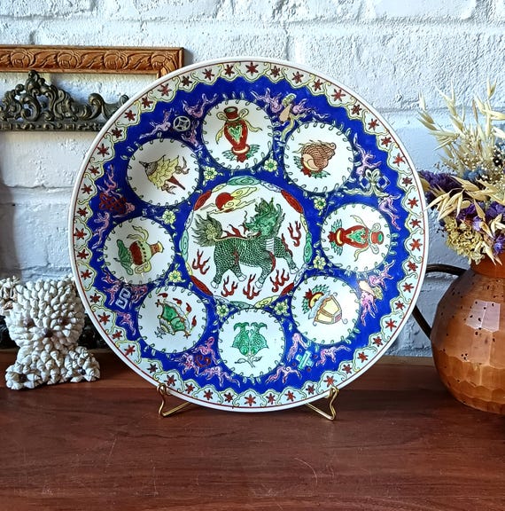 Porcelain plate with Japanese dragon decoration