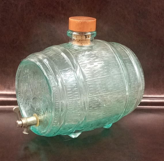 Original barrel-shaped carafe with stopper