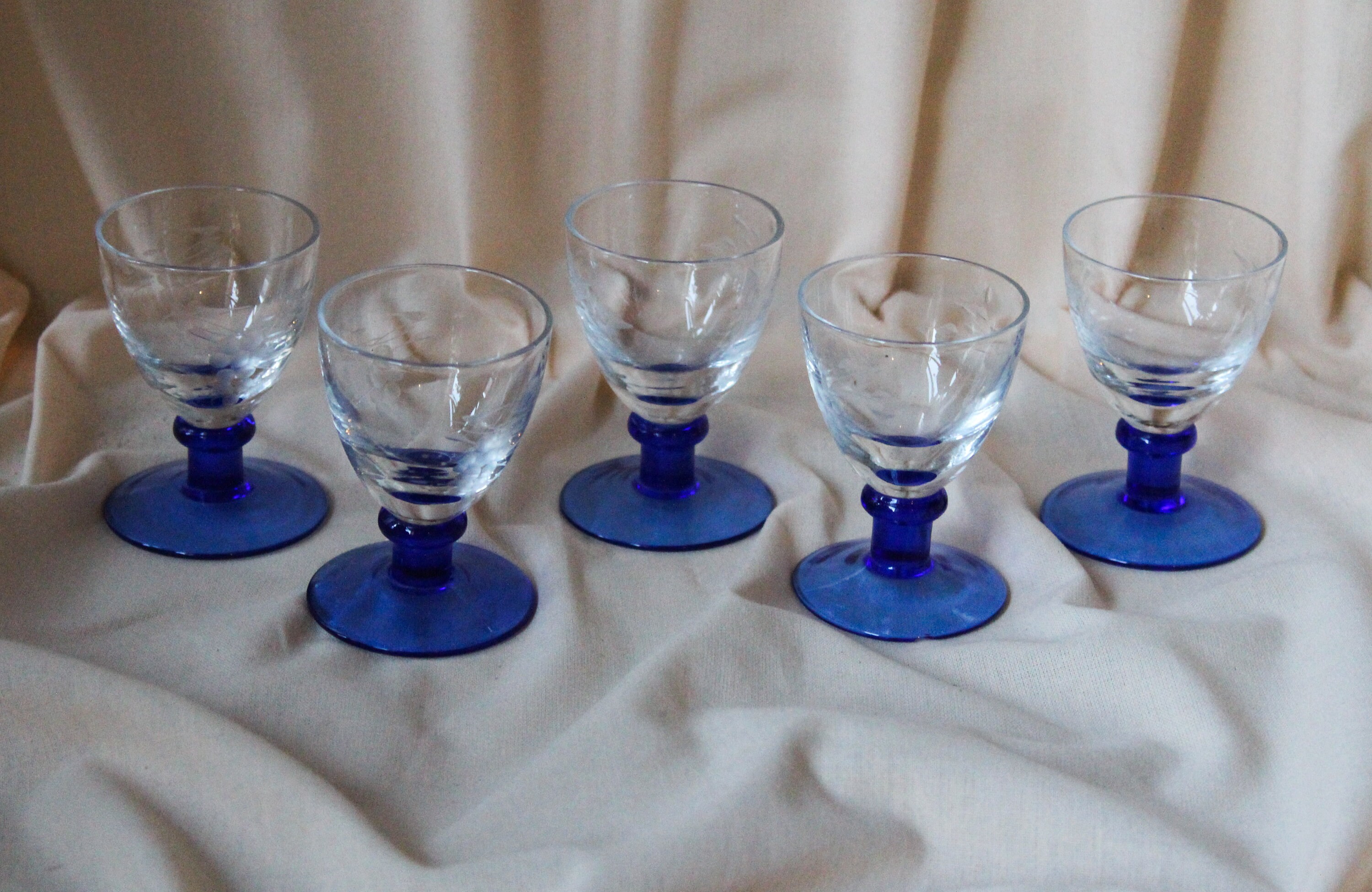 5 Verres à Liqueur Anciens Pied de Couleur Bleu Cobalt Vintage