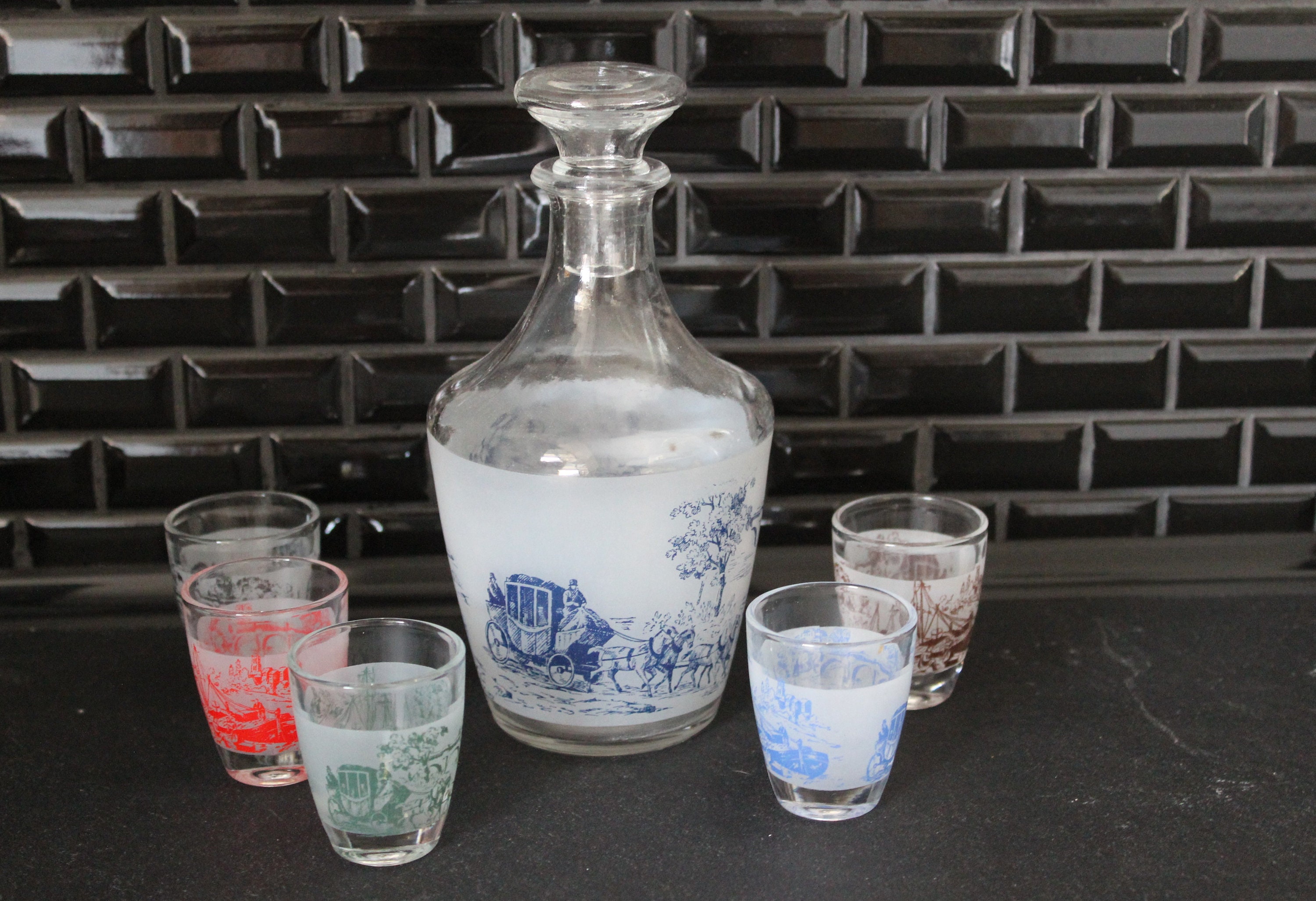 Service à Liqueur, Carafe Décor Bateau Blanche et Bleu, Verres Vintage Multicolores, Luminarc, Vinta