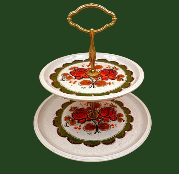 2-tier cake display, orange floral pattern