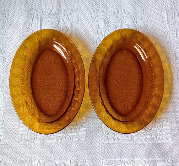 Pair of small oval dishes in vintage amber molded glass, Arc France dishes
