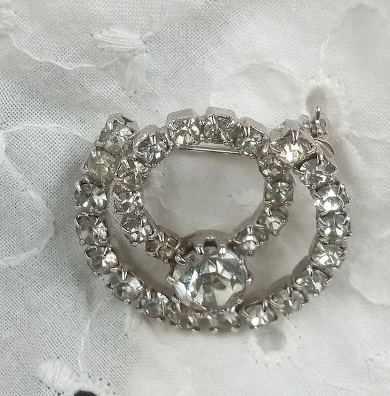 Vintage double circle rhinestone and silver metal brooch