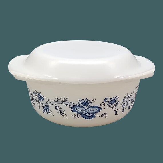Medium COCOTTE ASTER pattern vintage opaline Arcopal brand, 70s