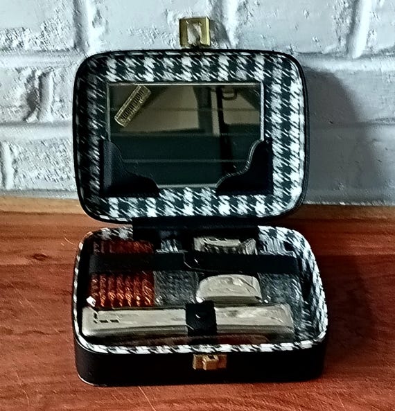Pretty travel case with toiletries, vintage from the 50s-60s