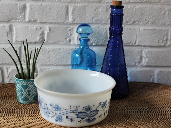Large round ARCOPAL DISH, salad bowl, in tempered glass, "ASTER" pattern, vintage French