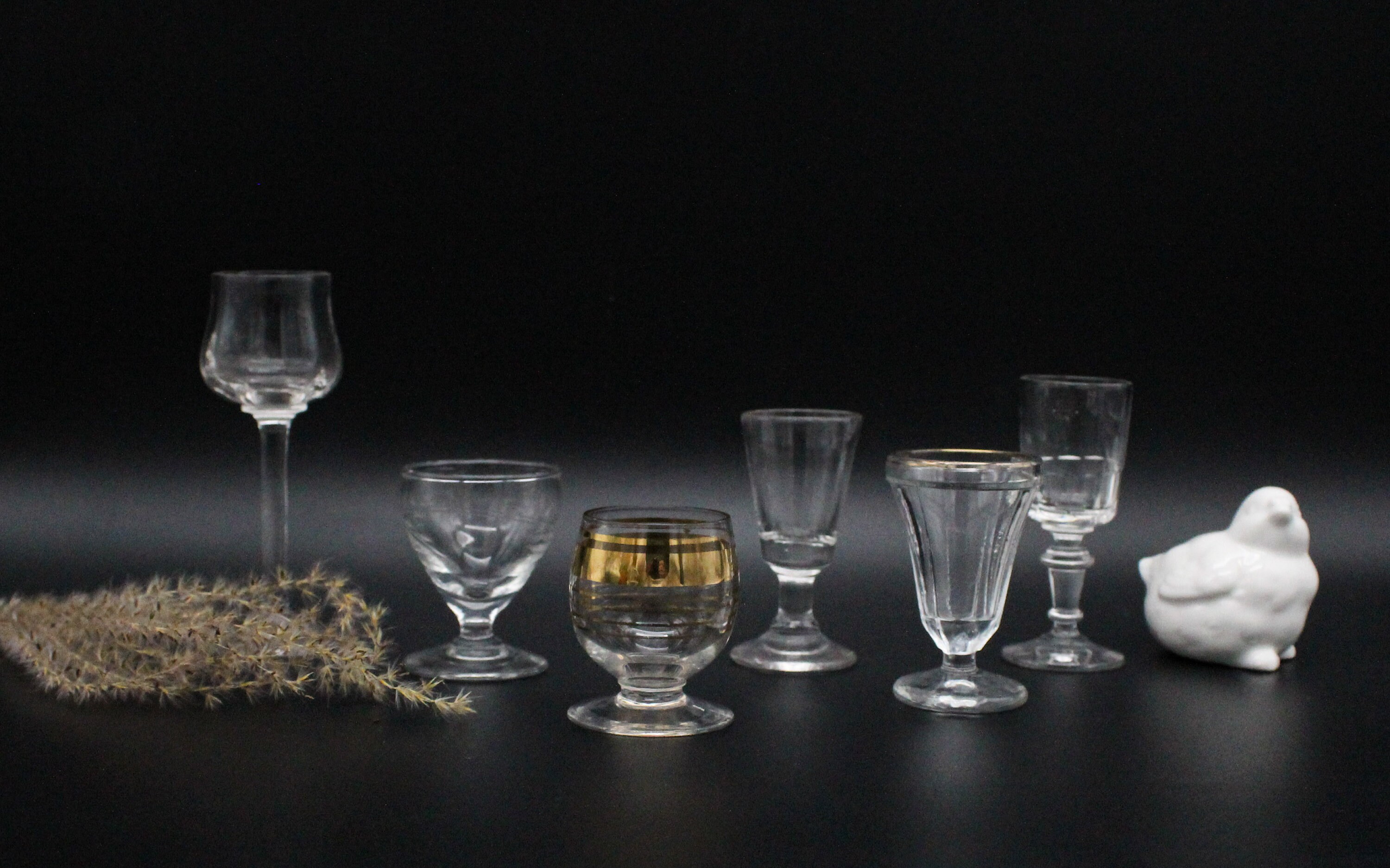 6 Verres Liqueur à Pied Vintage Dépareillés Pour Donner Une Touche Actuelle Votre Table