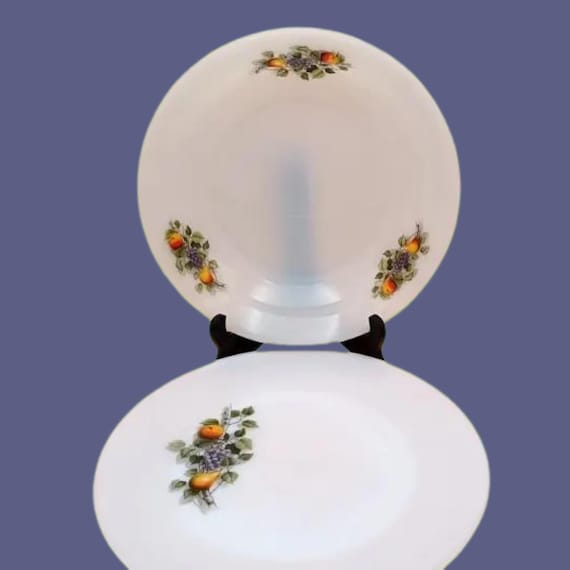 Arcopal Opaline Salad Bowl with Autumn Fruit Motif, 1960s, Arcopal Kitchen