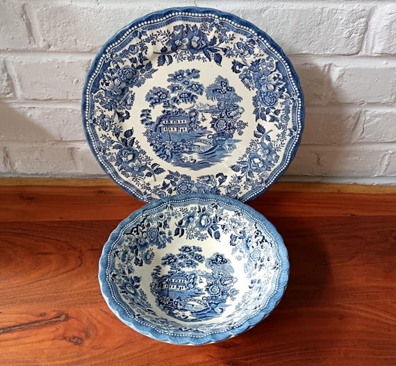 Set of 2 vintage ceramic dishes, CHURCHILL The Georgian collection