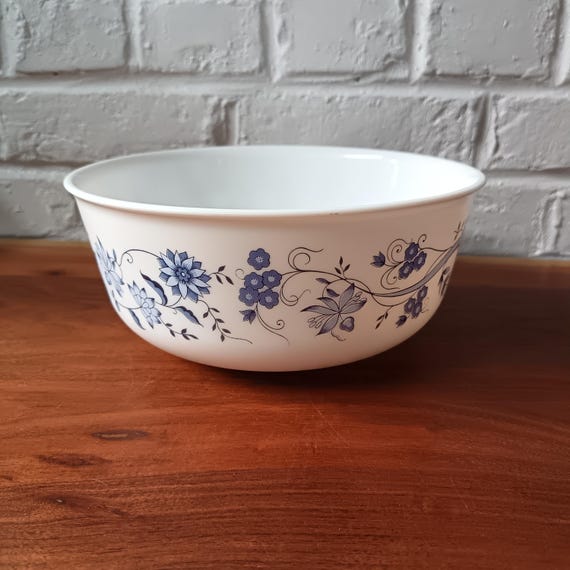 Large ARCOPAL salad bowl, in opaline, "ASTER" motif, vintage French