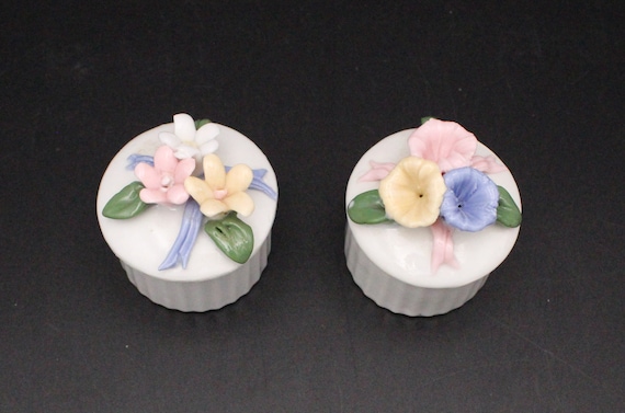 Lot 2 Porcelain PILL BOARD, Porcelain box with lid, flowery decor