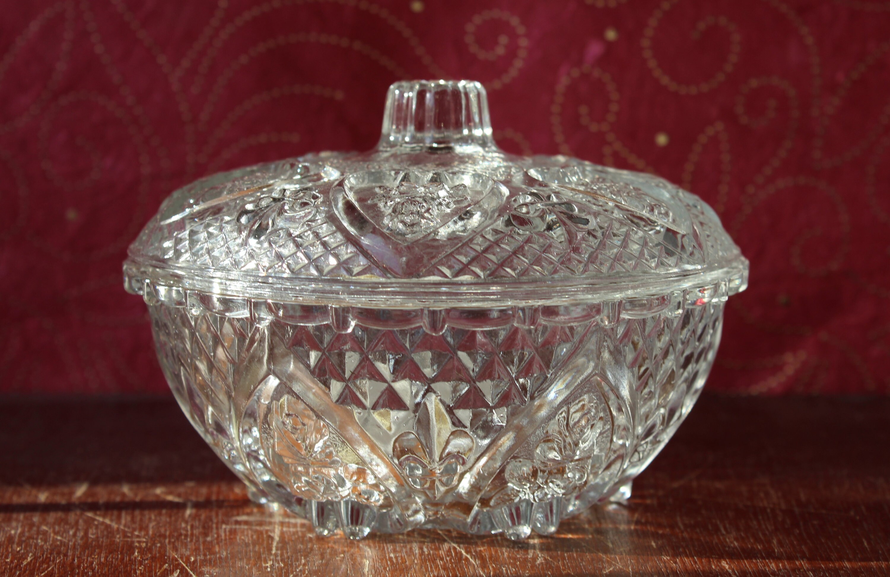 Bonbonniere Sucrier Drageoir en Verre Ciselé Ronde Motifs Cœurs Modèle Rosaline