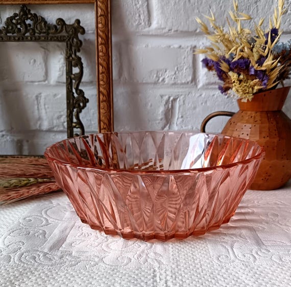 Vintage 1960s French molded glass salad bowl in pink