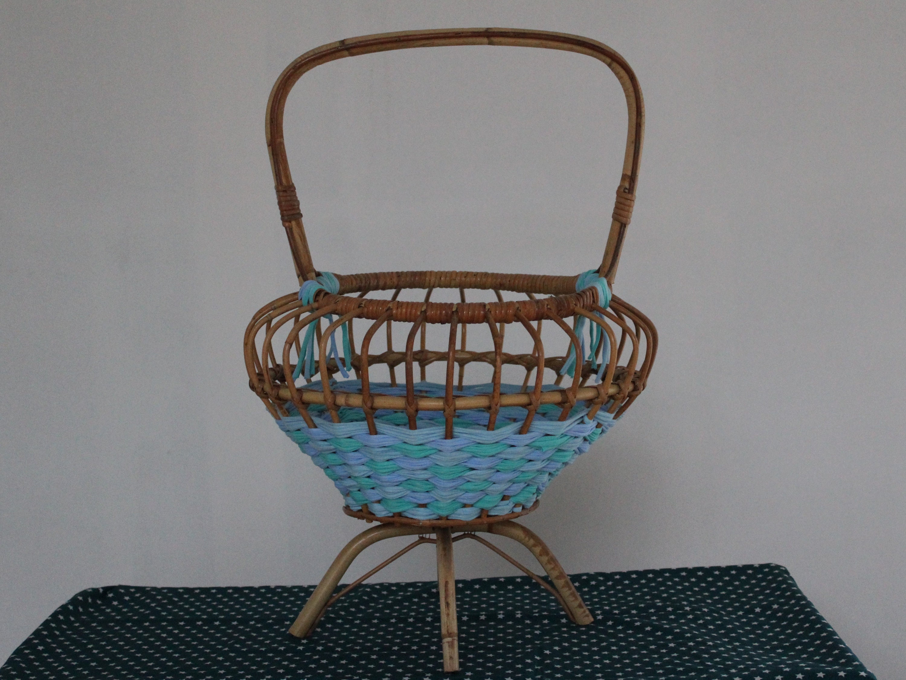 Jolie Travailleuse Relooke Boîte à Couture Bois Tissu Vintage Relooké Trapilho Bleu et Vert Bohemian