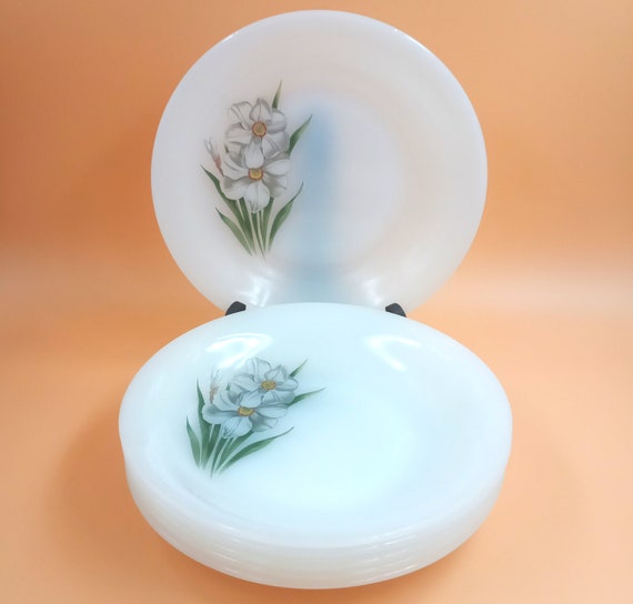6 Luminarc French opaline hollow PLATES with daffodil motif, 1960s