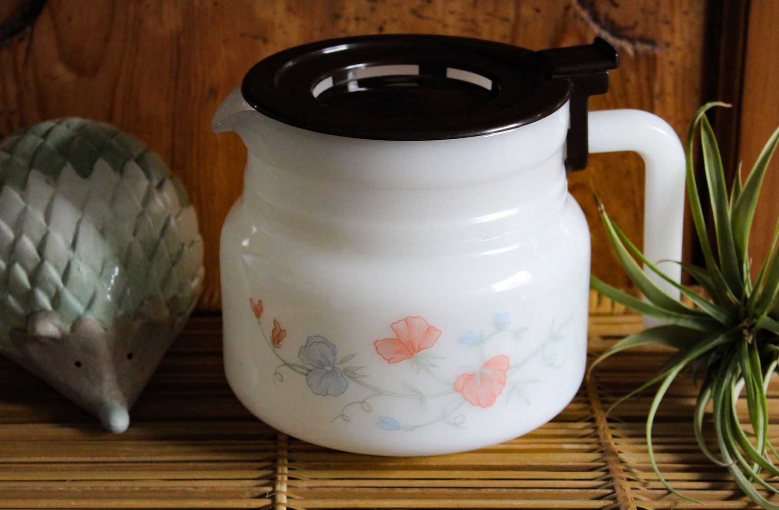 Cafetière Verseuse Arcopal Vintage – Motif Petits Nœuds, Céramique Blanche