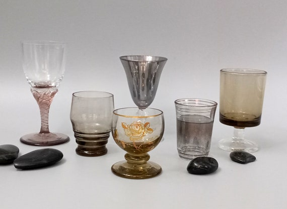 Set of 6 mismatched vintage blue liquor GLASSES to give a modern touch to your table!
