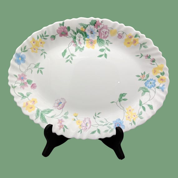 OVAL opaline dish arcopal France, HORTENSE pattern
