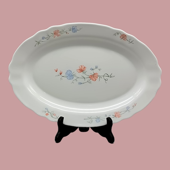 Arcopal oval dish with vintage sweet pea pattern