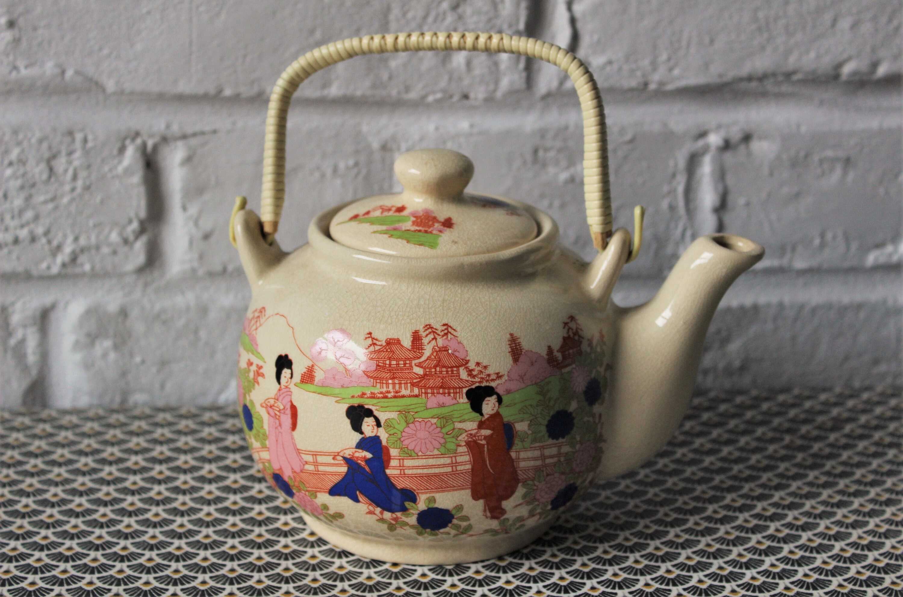 ASIAN style THEE with geisha temple landscape pattern vintage sandstone