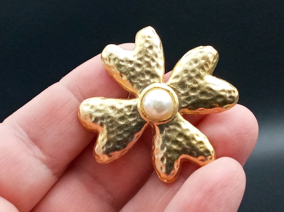 Vintage brooch in gold-plated metal with 4-leaf clover motif
