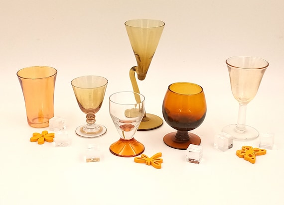Set of 6 mismatched vintage amber-yellow liquor GLASSES to give a modern touch to your table!