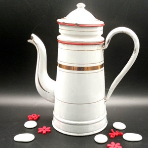 Large enameled coffee pot, country chic, old kettle or coffee pot in white enamel 1940
