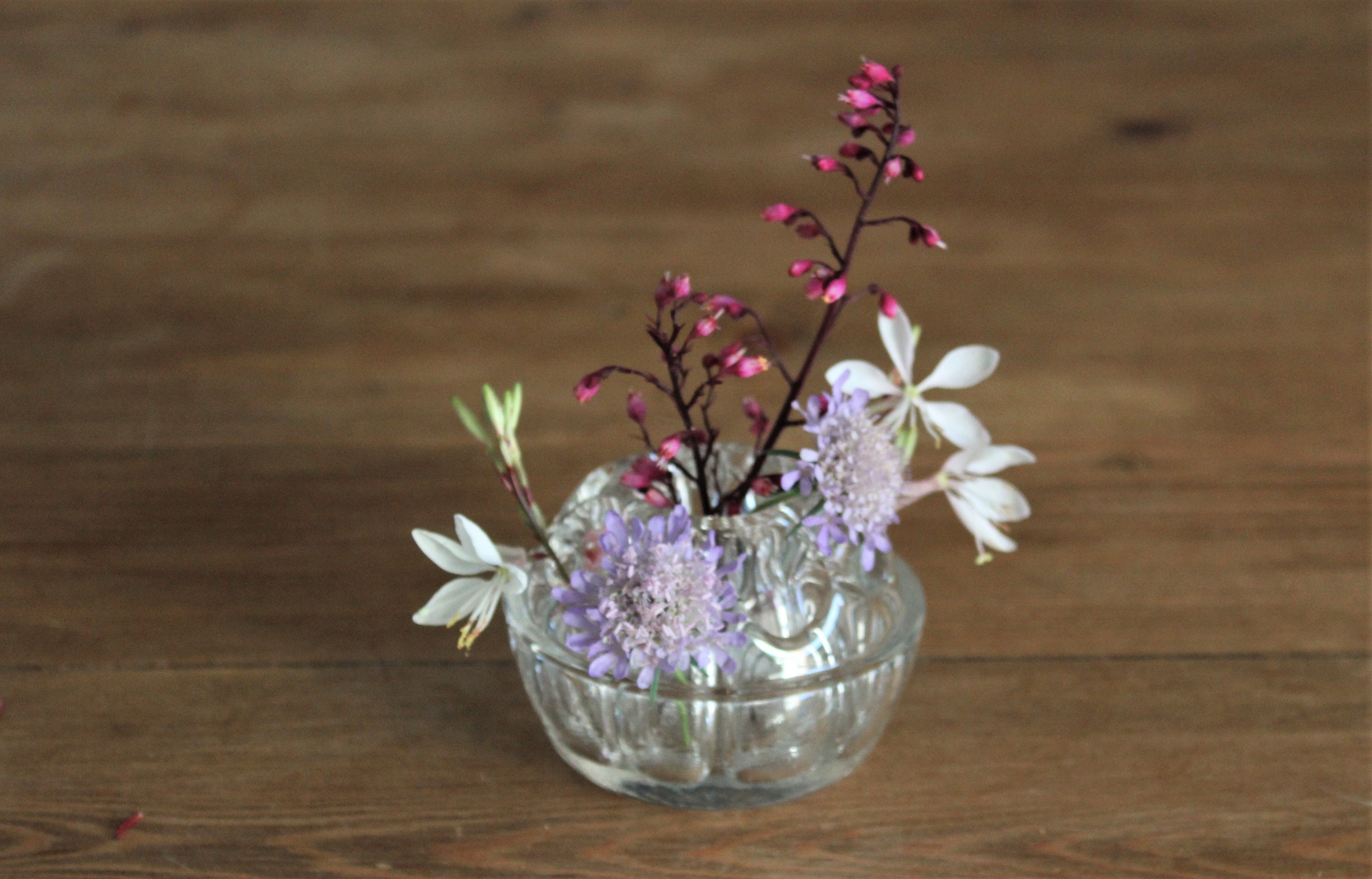 Petit Pique Fleurs Rond Ancien en Verre 9 Trous, Grenouille, Vase Vintage Français