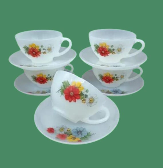 5 large CUPS 25 cl and SAUCERS in milk glass model Narcisse ARCOPAL 1960, retro, vintage, opaline