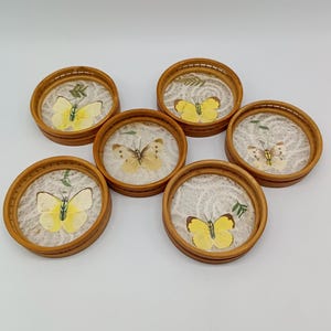 Bamboo coasters with butterfly decor from the 60s and 70s - Vintage, shabby, coasters, wicker