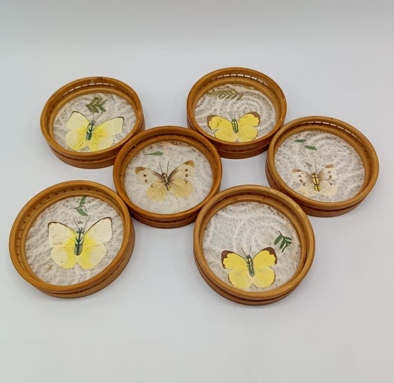 Bamboo coasters with butterfly decor from the 60s and 70s - Vintage, shabby, coasters, wicker