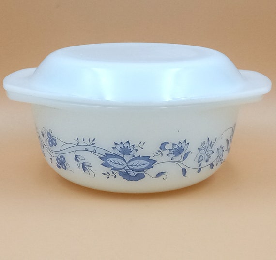 Small COCOTTE ASTER motif vintage opaline Arcopal brand, 70s