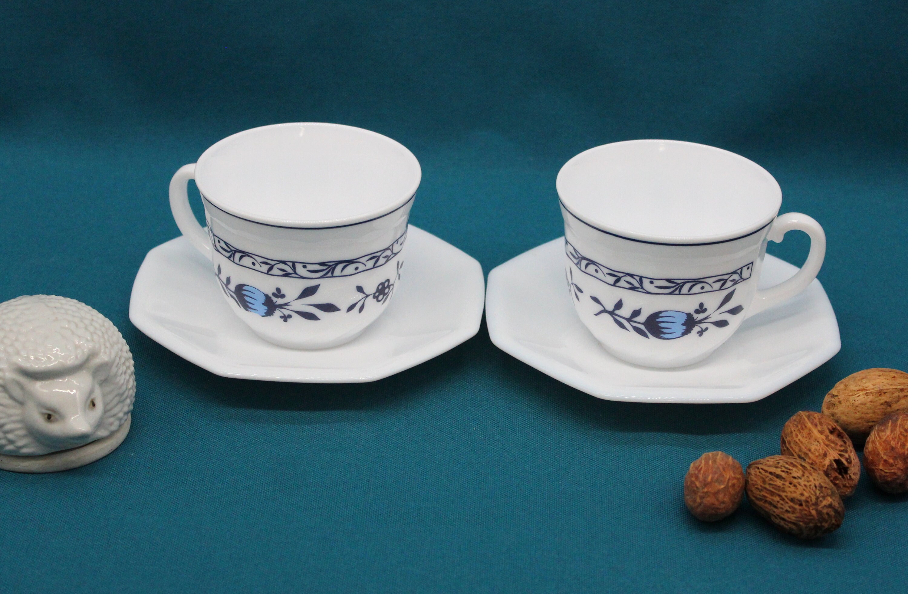 2 large CUPS and SAUCERS in ARCOPAL 1970 milk glass, retro, vintage