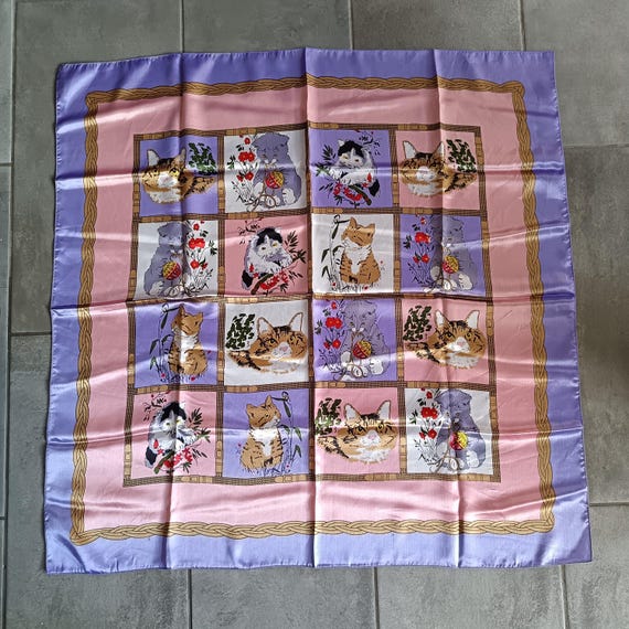 SCARF with pink and purple cat motifs 90 x 90 cm